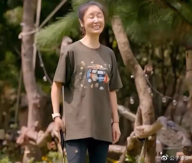 47歲林心如老到認不出！面部鬆弛顯滄桑，素顏打扮似農村大媽