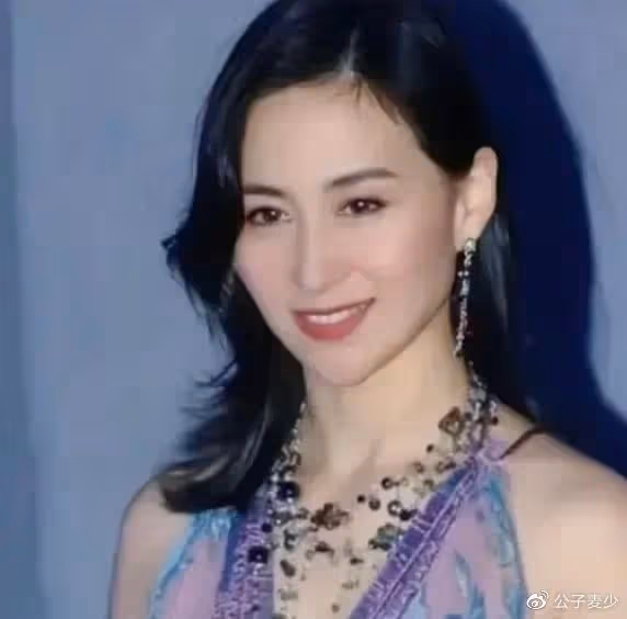 同為賭王千金，為何竇驍能娶何超蓮，而何超瓊卻不能嫁給陳百強？