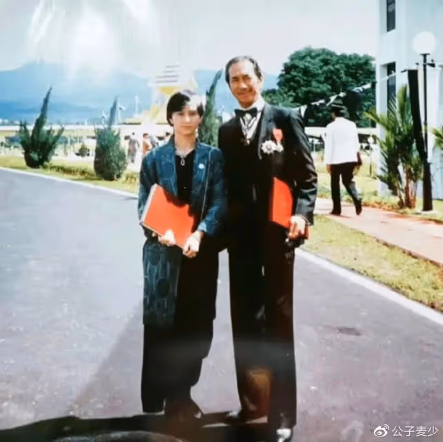 同為賭王千金，為何竇驍能娶何超蓮，而何超瓊卻不能嫁給陳百強？