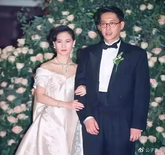 同為賭王千金，為何竇驍能娶何超蓮，而何超瓊卻不能嫁給陳百強？