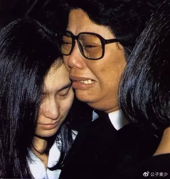 同為賭王千金，為何竇驍能娶何超蓮，而何超瓊卻不能嫁給陳百強？