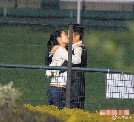 同為賭王千金，為何竇驍能娶何超蓮，而何超瓊卻不能嫁給陳百強？