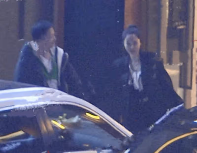 新戀情？董璇和男友人聚餐，結束牽手走出神情嬌羞，擁抱告別顯不舍