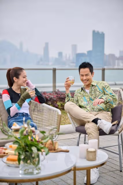 TVB視帝批港姐妻子演技無進步，四年抱三，不考慮夫妻檔拍劇