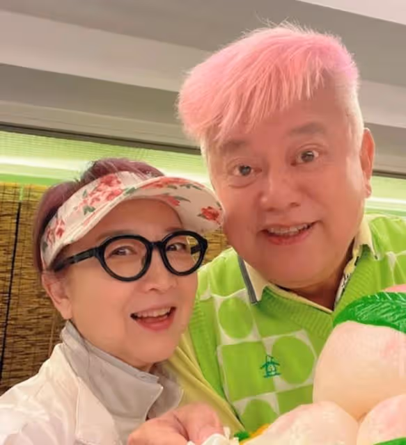 高人氣！資深港星回番禺被粉絲包圍，自曝曾為家鄉建過高爾夫球場