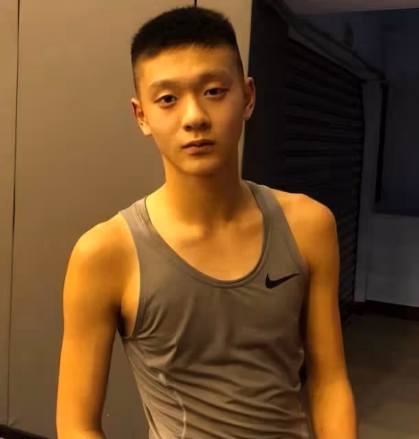 陳寶蓮的遺腹子露面，21歲模樣很像媽媽，邱黎寬親自培養他