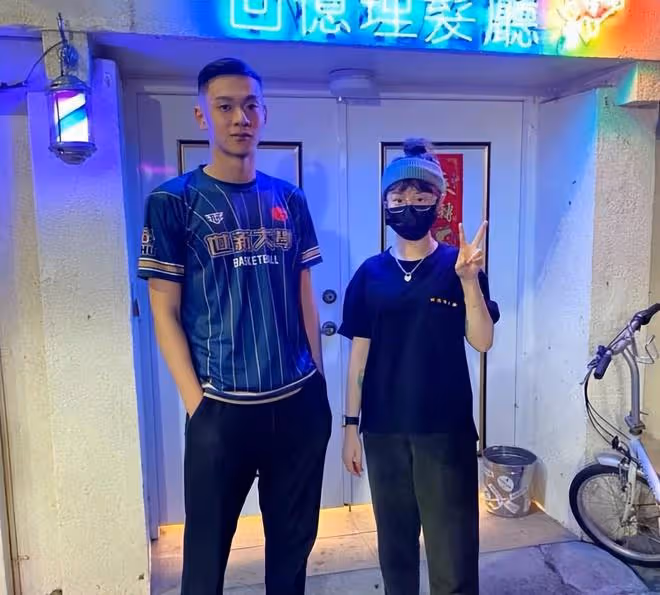 陳寶蓮的遺腹子露面，21歲模樣很像媽媽，邱黎寬親自培養他