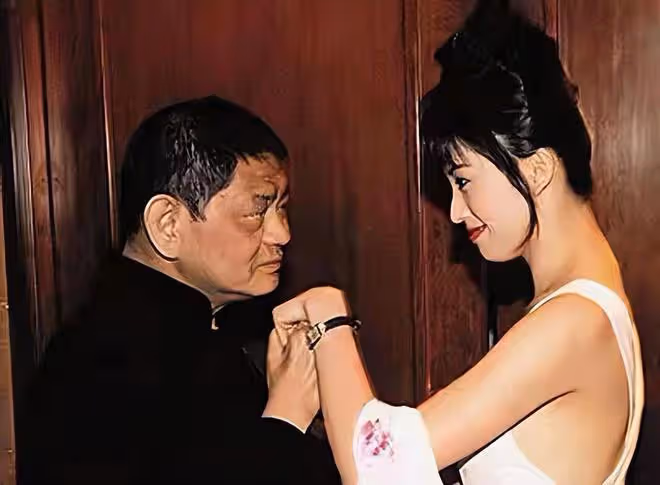 陳寶蓮的遺腹子露面,21歲模樣很像媽媽,邱黎寬親自培養他