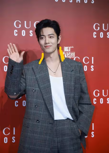 Gucci的紅毯生圖,暴露了肖戰的真實顏值,發腮、癟嘴處處是硬傷