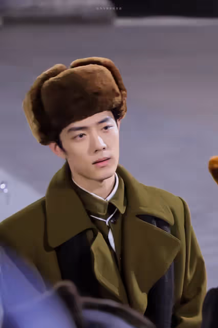 Gucci的紅毯生圖，暴露了肖戰的真實顏值，發腮、癟嘴處處是硬傷