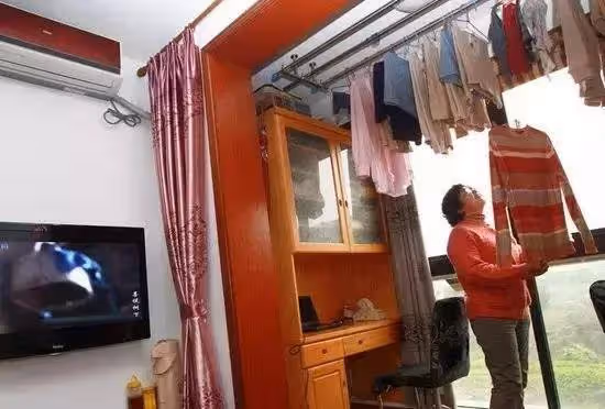 衣服到底要不要反過來曬?90%的人都做錯了,難怪衣服越曬越舊!