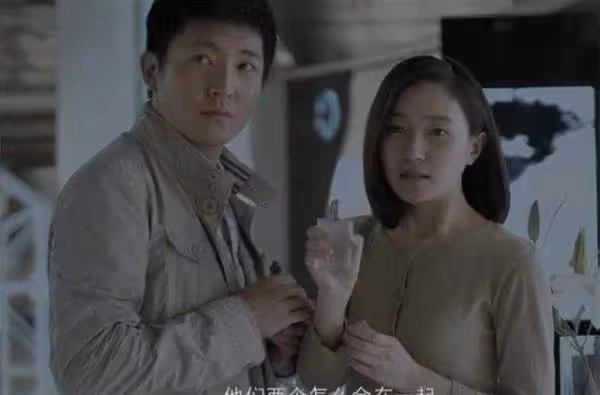 老婆好心收留失婚閨蜜,她卻每晚跟我曖昧,看到她發的「照片」,我求她放過老婆