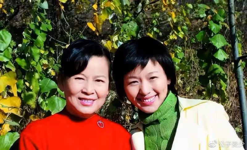 曝央視主持歐陽夏丹已離職!背後原因讓人淚目,46歲至今仍未婚