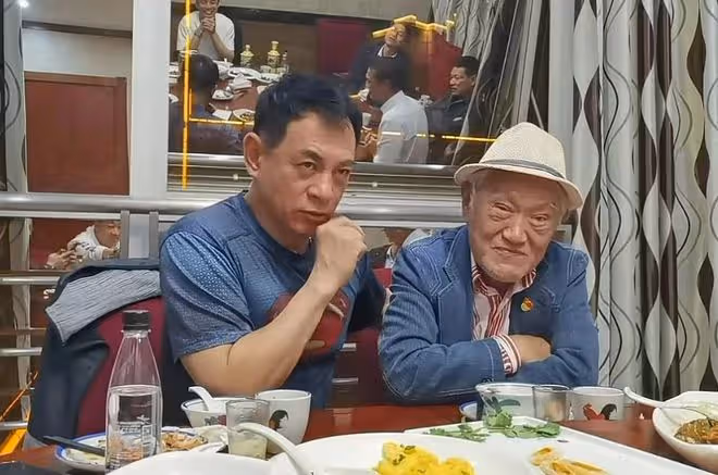 87歲牛犇獨自住養老院,久違與圈中人聚會心情好,喝酒聊天精神足