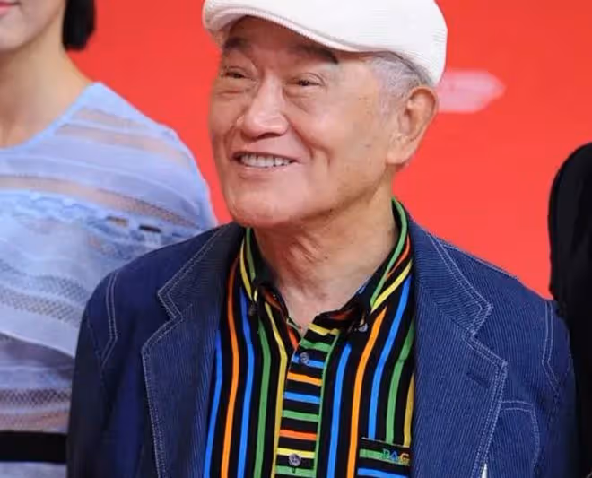 87歲牛犇獨自住養老院,久違與圈中人聚會心情好,喝酒聊天精神足