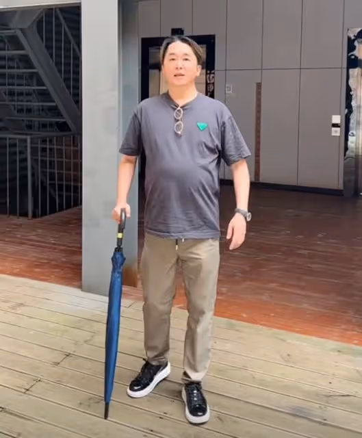 知名男星健康引擔憂!肚大到像懷孕手腳卻纖細,養3個女友惹爭議