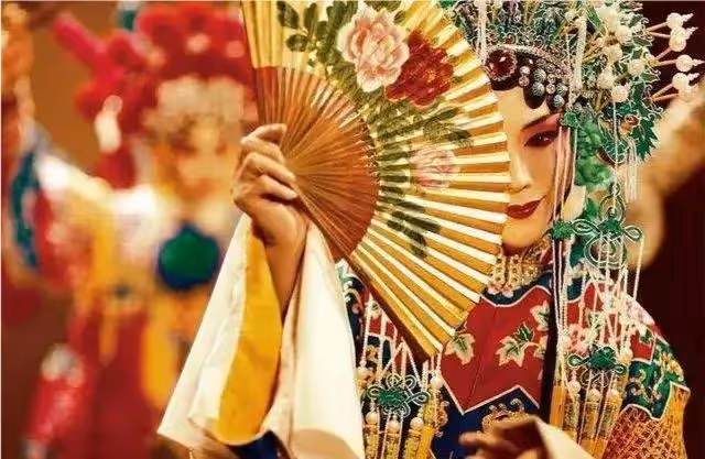 李玉剛被外國人問道:你們國家有一個詞,叫賤骨頭,您覺得您是嗎