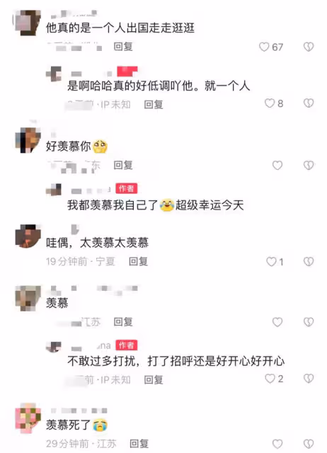 梁朝偉長居日本，背舊包獨自閒逛，劉嘉玲在香港頻與明星富豪聚會