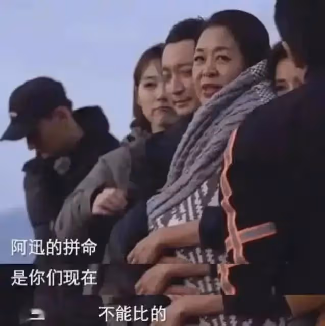 朱迅:86歲母親去世,她手捧遺像神情悲傷,終其一生都在渴求母愛