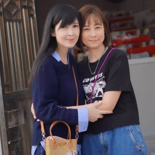 55歲周慧敏演唱會唱歌走調,高音上不去仍舊獲得大家掌聲