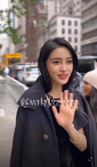 楊穎現身紐約,纖腰翹臀美出新高度,與小15歲谷愛凌同框無年齡差