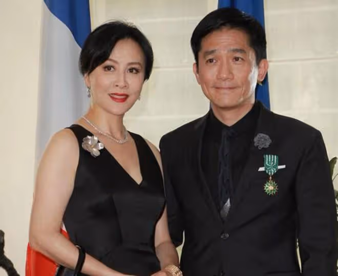 梁朝偉疑在日本成上班族，背包騎自行車工作，與劉嘉玲常年分居
