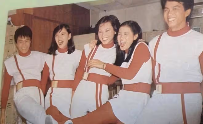 藍潔瑛60歲冥壽，曾華倩發合照悼念好朋友，粉絲到墓地給她送鮮花