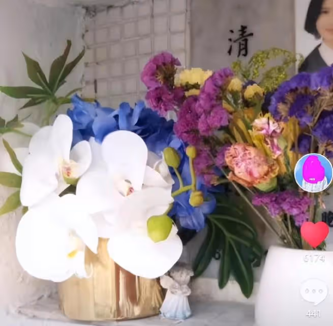 藍潔瑛60歲冥壽，曾華倩發合照悼念好朋友，粉絲到墓地給她送鮮花