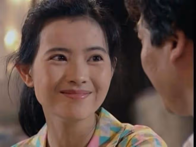 藍潔瑛60歲冥壽，曾華倩發合照悼念好朋友，粉絲到墓地給她送鮮花