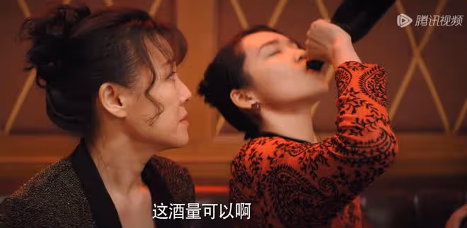 躲過《漫長的季節》女主李庚希，卻被女四號驚艷了，撞臉邱淑貞