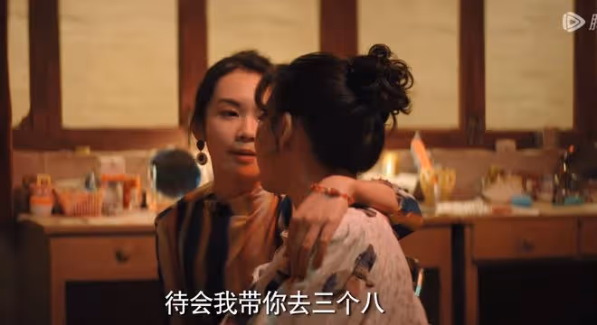 躲過《漫長的季節》女主李庚希，卻被女四號驚艷了，撞臉邱淑貞