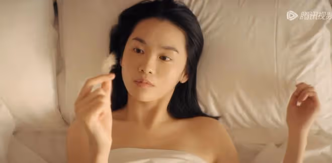躲過《漫長的季節》女主李庚希，卻被女四號驚艷了，撞臉邱淑貞