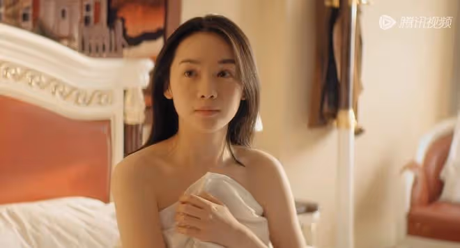 躲過《漫長的季節》女主李庚希，卻被女四號驚艷了，撞臉邱淑貞