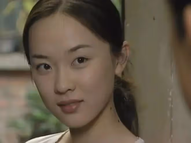 躲過《漫長的季節》女主李庚希，卻被女四號驚艷了，撞臉邱淑貞