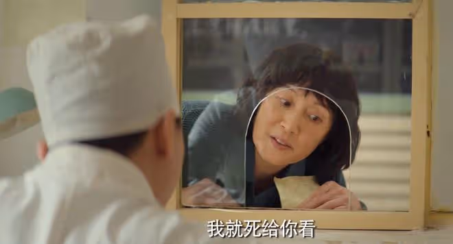 躲過《漫長的季節》女主李庚希，卻被女四號驚艷了，撞臉邱淑貞