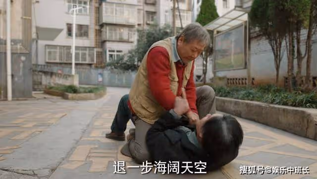 《漫長的季節》一個尿袋,讓邢建春丟了最後的自尊,龔彪是真彪