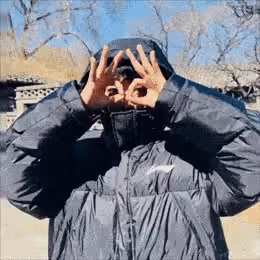 肖戰終於營業,曬三月首張自拍!香水大片紳士有范,氣質變化真大