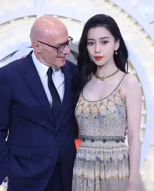 是風骨還是做戲？陳都靈拒絕資本摟腰令對方下不了台，結果秒被報復