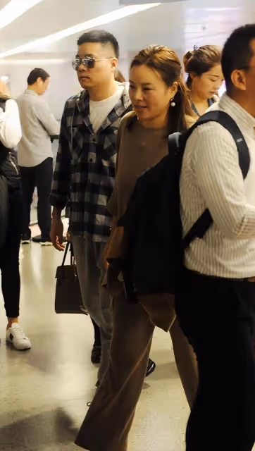 丁俊暉這老婆娶得真值！不僅是富婆學歷還高，穿搭優雅一臉貴婦范