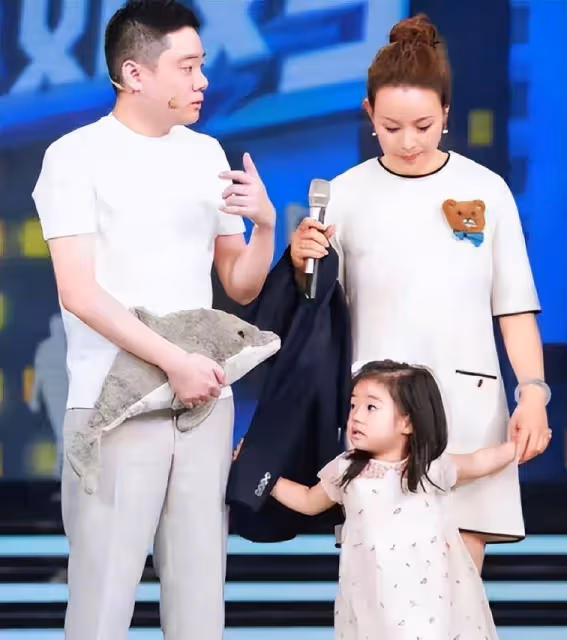 丁俊暉這老婆娶得真值！不僅是富婆學歷還高，穿搭優雅一臉貴婦范