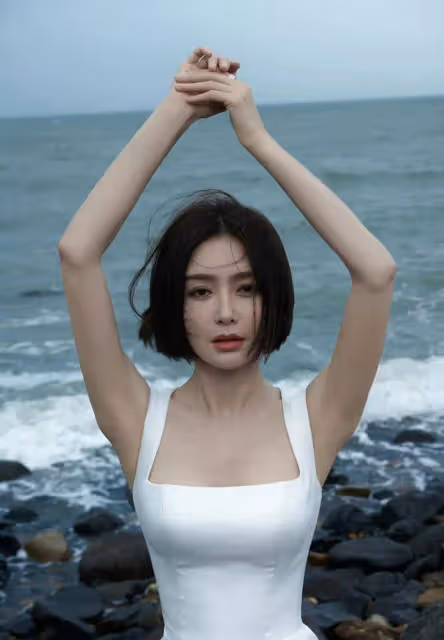 秦嵐不給姑娘們活路！43歲配上23歲的身材赤腳穿白衣美如畫中人