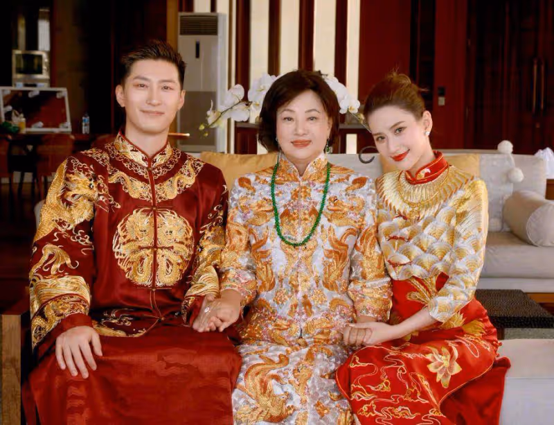 竇驍婚紗被吐槽，站內照片被罵像服務員，頭上的配飾像礦泉水桶