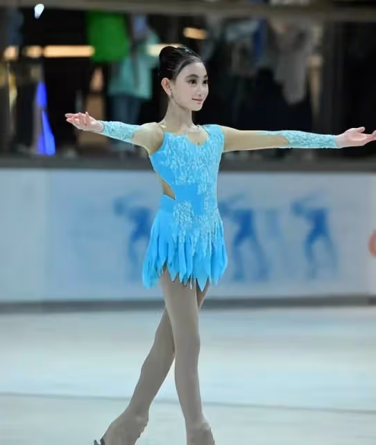 王中磊17歲兒子顏值逆襲變帥哥!高大健壯似爸,讀紐約名校成學霸