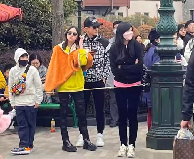 王中磊17歲兒子顏值逆襲變帥哥!高大健壯似爸,讀紐約名校成學霸