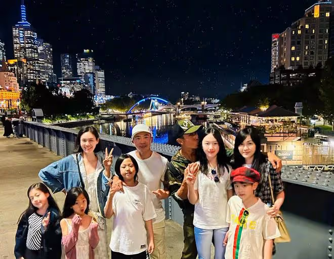 王中磊17歲兒子顏值逆襲變帥哥!高大健壯似爸,讀紐約名校成學霸