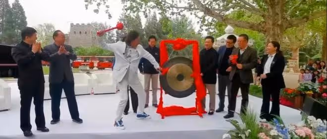 84歲李雙江近況曝光，身體越來越差，夢鴿被曝疑似已經帶兒子出國