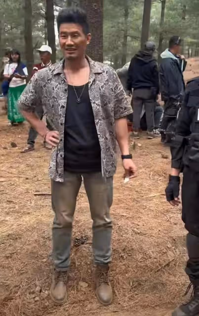 演員嘎子：拍戲全身都被曬傷，要求劇組加片酬，被拒絕後憤怒離場