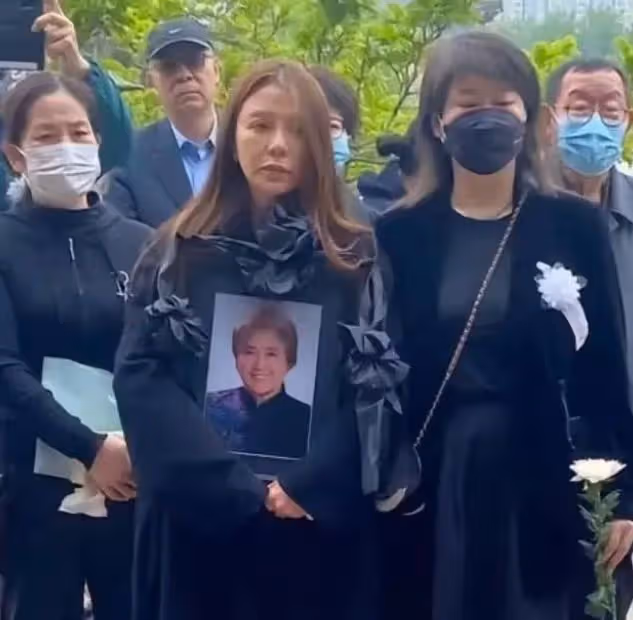 朱迅母親趙瑞雲離世,母女二人的感情之路異常坎坷,卻又令人感動