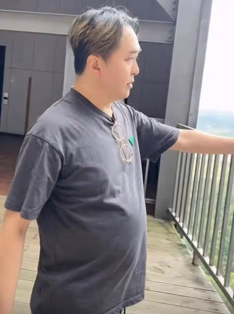 著名港星曬近況疑患病！肚大如球四肢纖細，同時交往三女友拒結婚