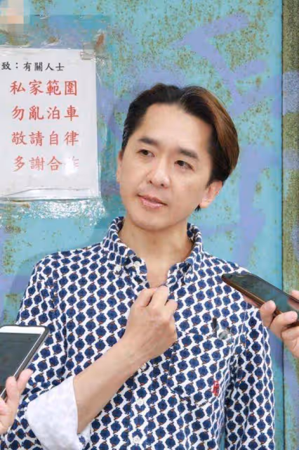 著名港星曬近況疑患病！肚大如球四肢纖細，同時交往三女友拒結婚